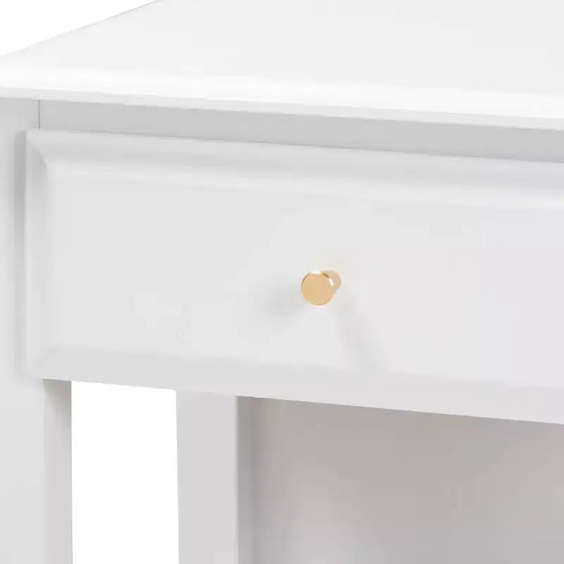 Comodino camera da letto 1 cassetto Naomi in legno bianco/oro - Baxton Studio: Comodino glamour con pomello e ripiano color oro