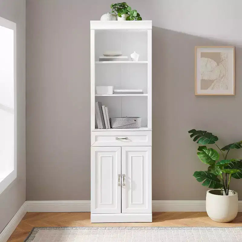 Crosley Libreria portaoggetti 78" Stanton bianca: Design tradizionale stile rustico, 5 ripiani regolabili, Mobiletto