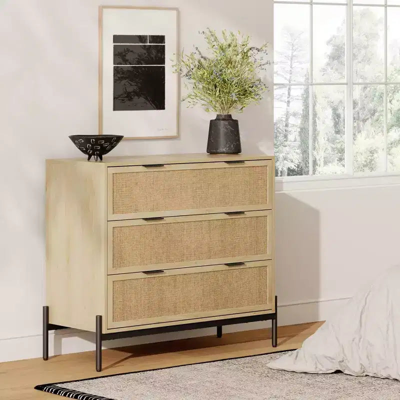Nathan James Andrew Mobiletto contenitore a 3 cassetti con inserto in rattan naturale e gambe in metallo: Fascino bohémien, ampio spazio di archiviazione