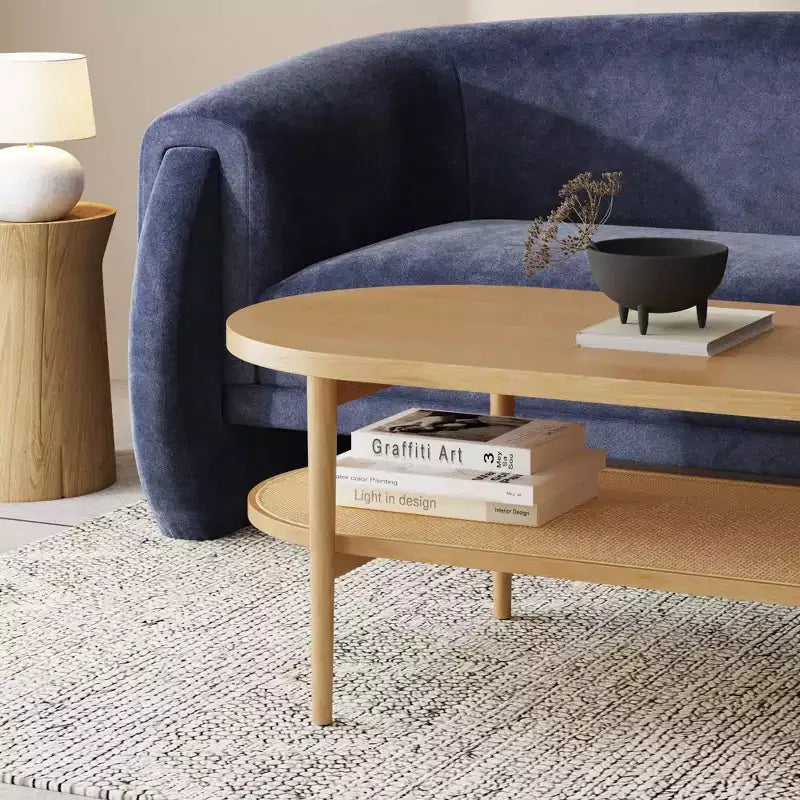 Tavolino ovale Nathan James in legno di pino caldo e rattan da 46" - Warm Pine