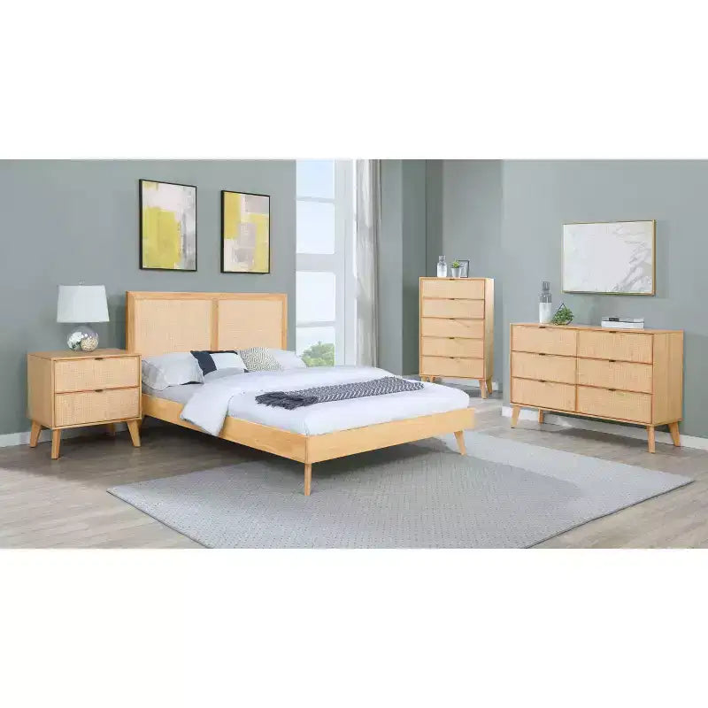 Letto matrimoniale Queen Chancery Boho con piattaforma, finitura naturale e testiera in canna d'India - Powell
