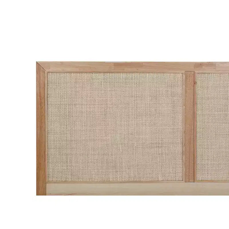 Letto matrimoniale Queen Chancery Boho con piattaforma, finitura naturale e testiera in canna d'India - Powell