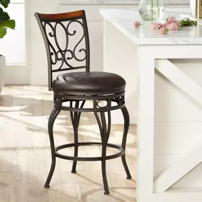 Sgabello da bar girevole Kensington Hill Trevi in bronzo, marrone, alto 67 cm, con cuscino tradizionale in similpelle, schienale e poggiapiedi, per bancone cucina