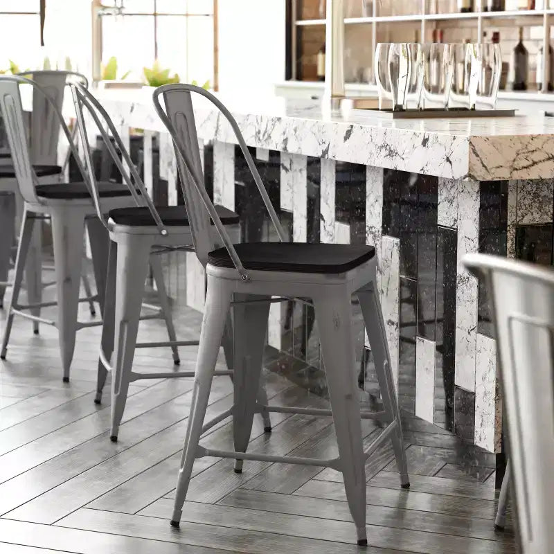 Sgabello da interno Flash Furniture Lincoln, altezza bancone 61 cm, con schienale e seduta in legno in poliresina