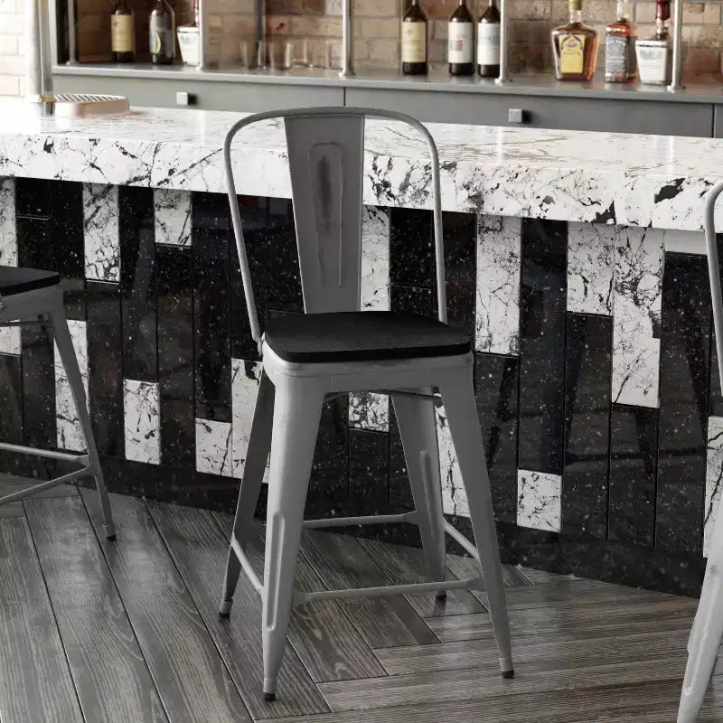 Sgabello da interno Flash Furniture Lincoln, altezza bancone 61 cm, con schienale e seduta in legno in poliresina