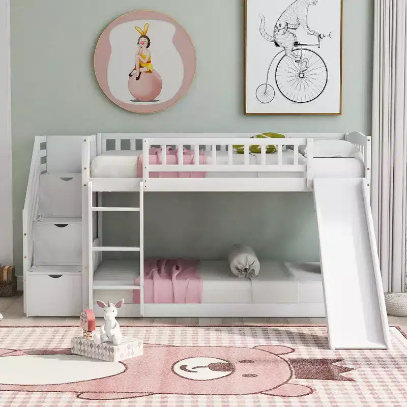 Letto a castello ModernLuxe con scaletta e due cassetti (due letti singoli)