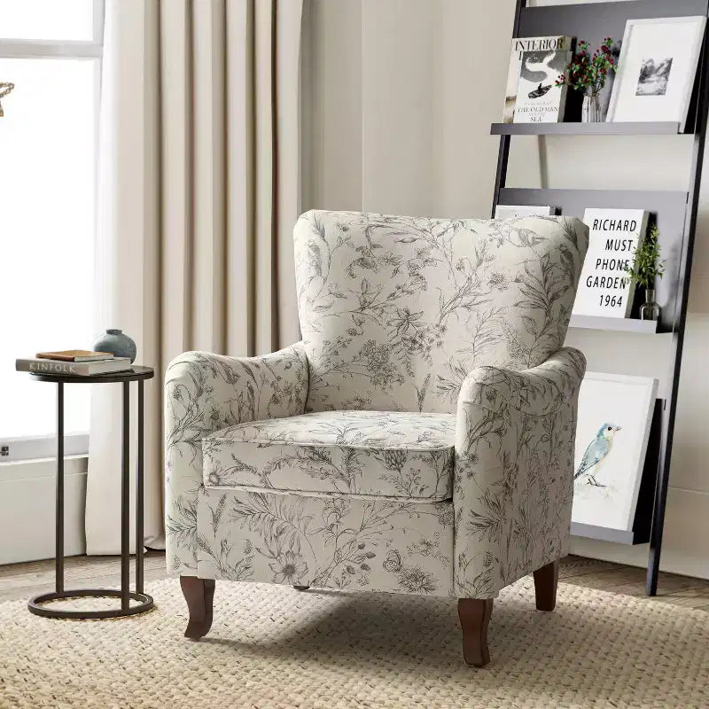 Poltrona Vincent imbottita in legno con motivo in tessuto e design a orecchioni per camera da letto | ART OF LIVING DESIGNS