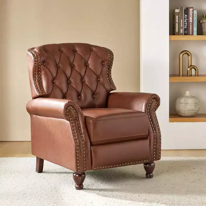 Poltrona reclinabile Justine Transitiona in legno con rivestimento in vera pelle e borchie per soggiorno e camera da letto | ART OF LIVING DESIGNS