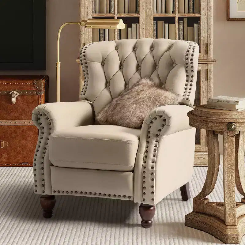 Poltrona reclinabile Justine Transitiona in legno con rivestimento in vera pelle e borchie per soggiorno e camera da letto | ART OF LIVING DESIGNS