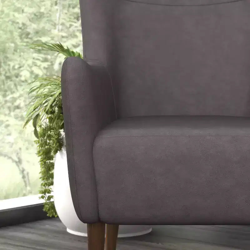 Poltrona accentata tradizionale Wingback Merrick Lane, rivestimento in ecopelle e struttura e gambe in legno