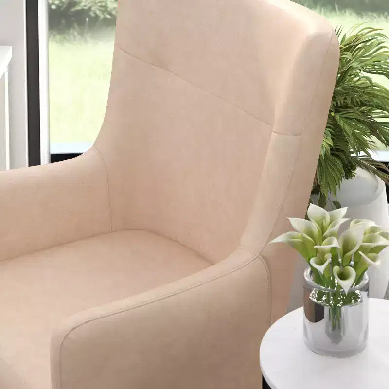 Poltrona accentata tradizionale Wingback Merrick Lane, rivestimento in ecopelle e struttura e gambe in legno