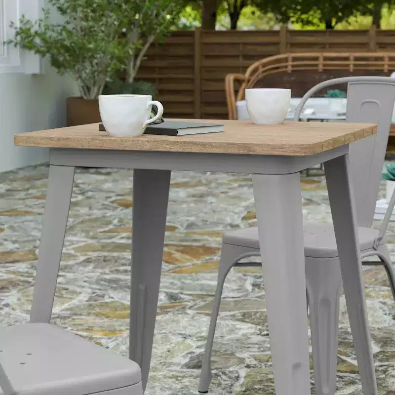 Tavolo da pranzo Merrick Lane per interni/esterni, piano quadrato in poliresina da 23,75 con base in acciaio, resistente a tutte le condizioni atmosferiche