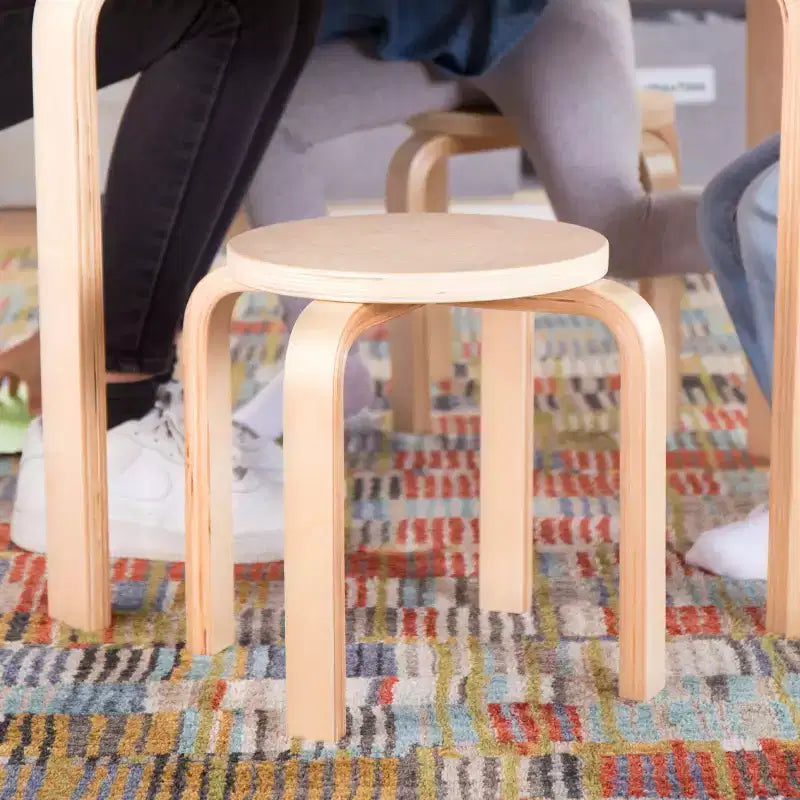 Set tavolo e sedie per bambini Nordic di Guidecraft: Tavolo rotondo in legno per attività per bambini con 4 sgabelli, ideale per camerette e aule scolastiche