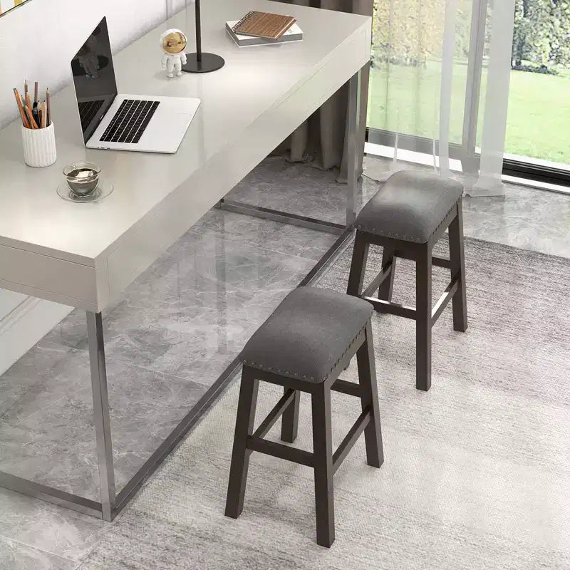 Costway Set di 2 Sgabelli da Bar Imbottiti con Seduta a Sella, Sedie da Pranzo da 62 cm con Gambe in Legno, Grigio
