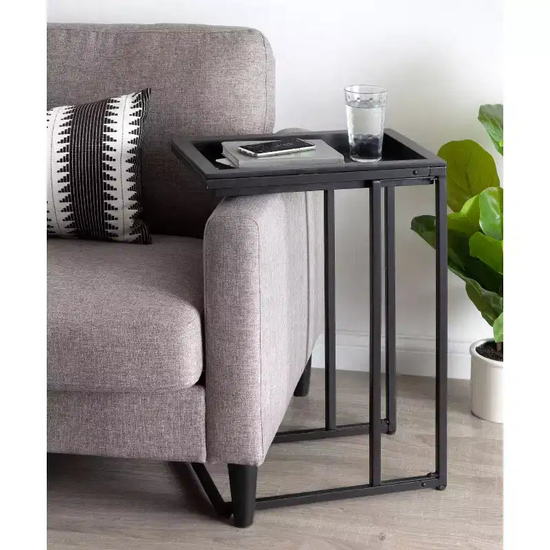 Tavolino a C in legno e metallo Kate and Laurel Lockridge