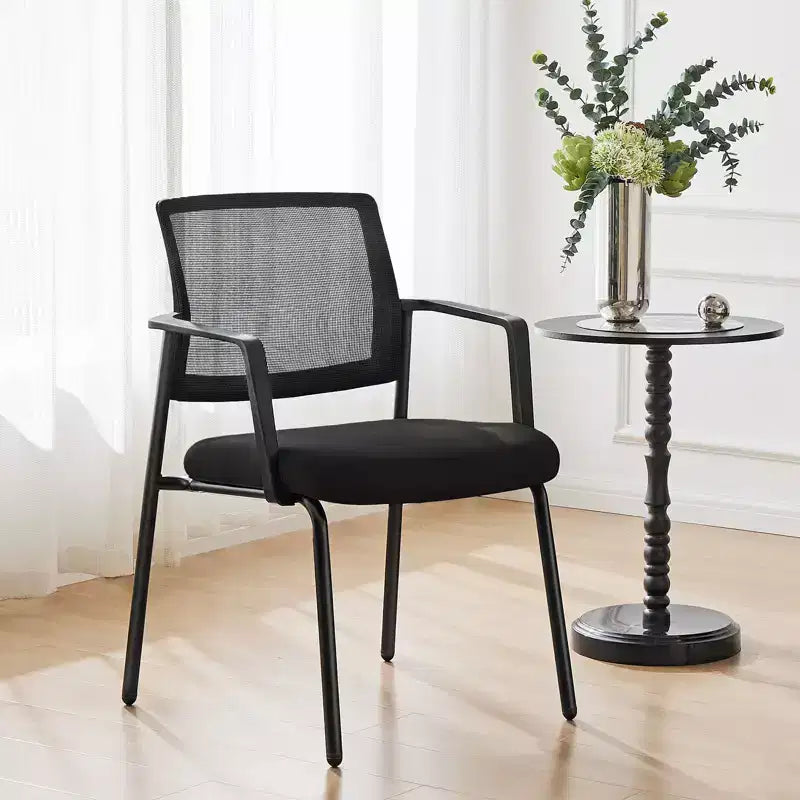 JIONJOY Set di 2 sedie impilabili da ufficio con braccioli e schienale in rete larga 62 cm | Nere