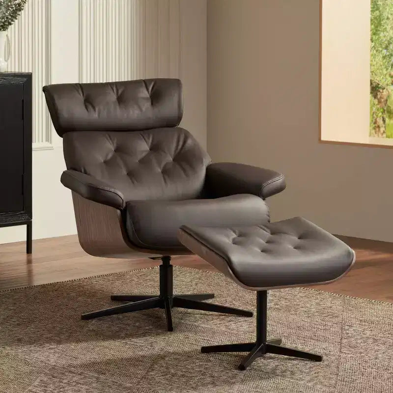 Poltrona reclinabile girevole in similpelle trapuntata Melia Chocolate BenchMaster con poggiapiedi inclinato
