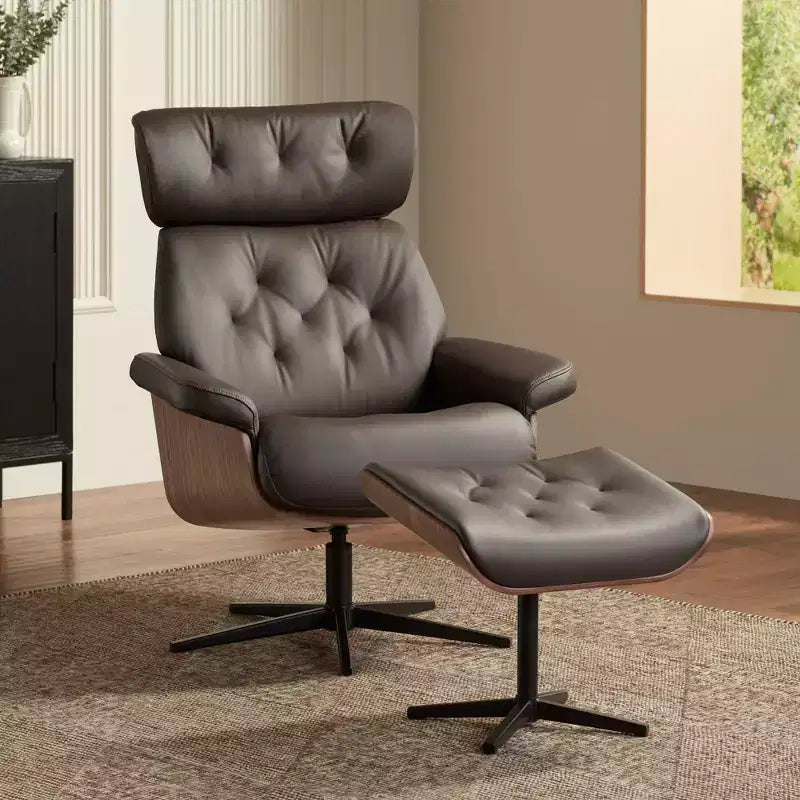Poltrona reclinabile girevole in similpelle trapuntata Melia Chocolate BenchMaster con poggiapiedi inclinato